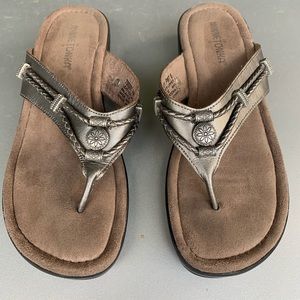 Minnetonka silverthorne sandals pewter leather